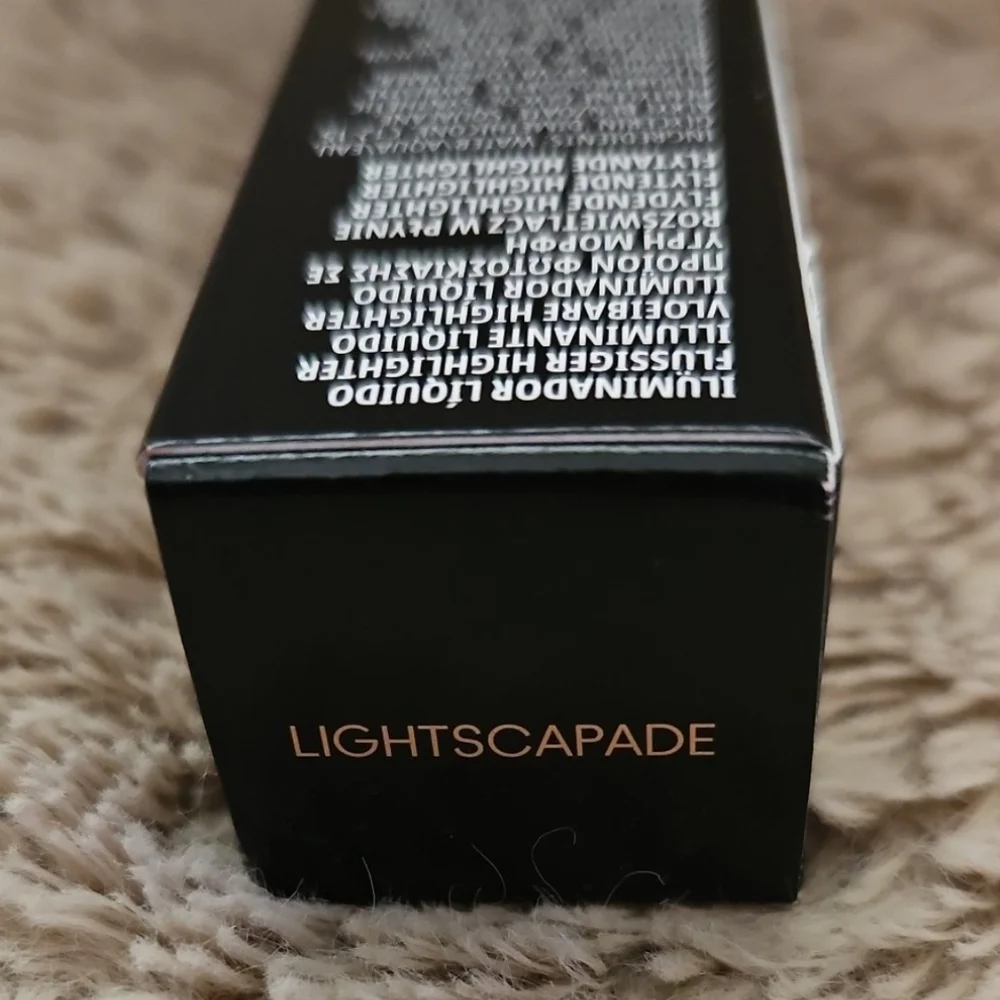 MAC Cosmetics Skinfinish Lightstruck Liquid Highlighter - Black & Rose Gold - Picture 2 of 3
